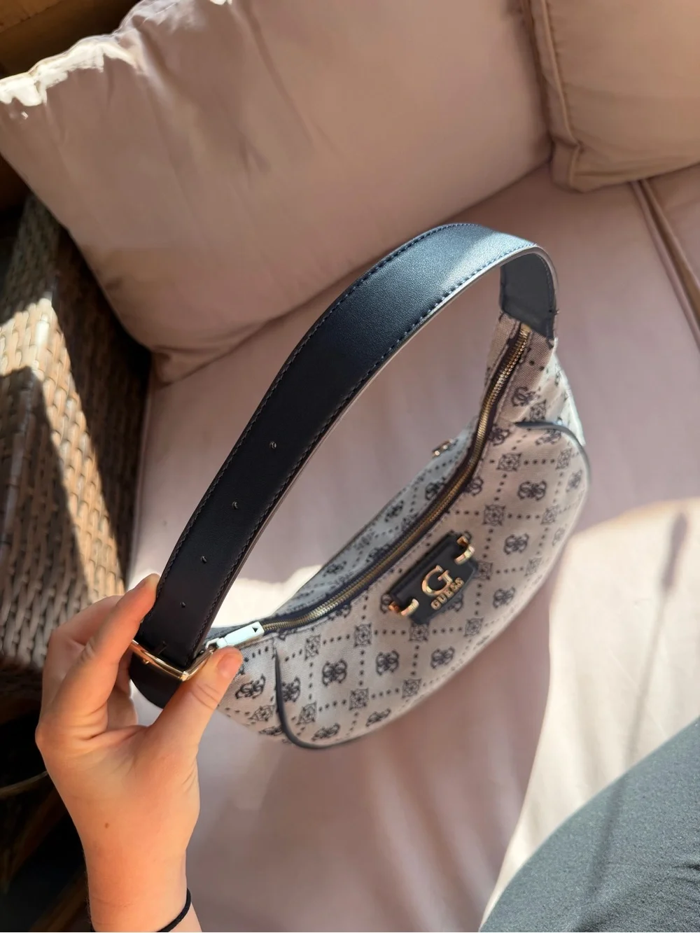 GUESS signature patterned hobo